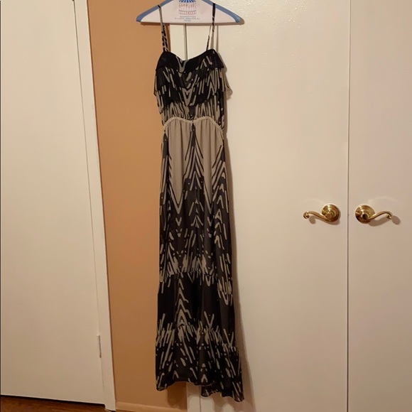Express Tan and Black Maxi Dress - Picture 1 of 5